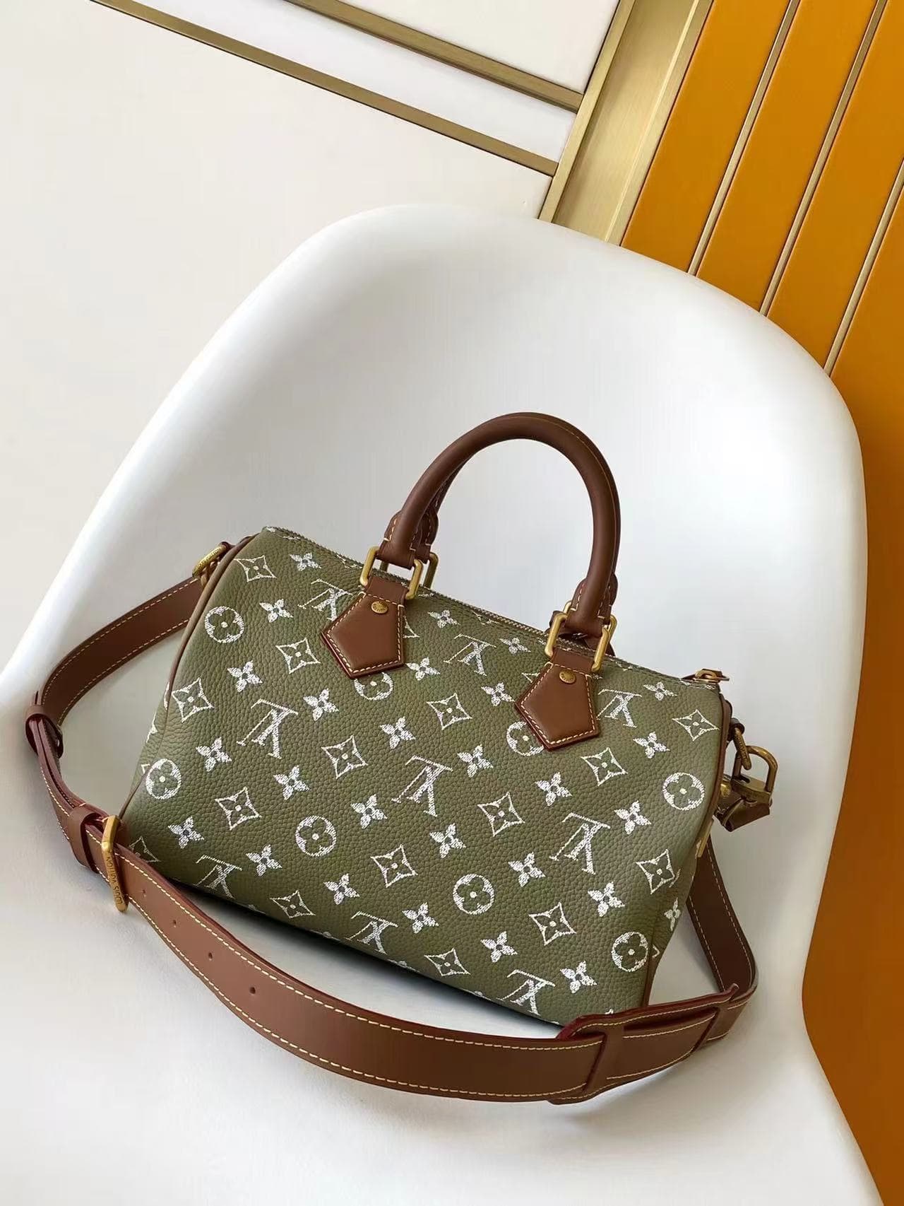 L X V M15241 Bandouliere 2025 25*15*15CM